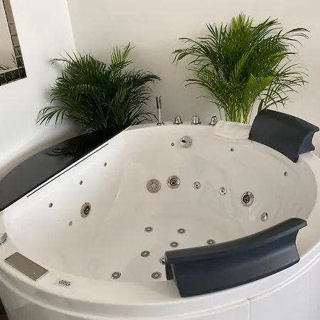 Oase - Luxurious Near The Center With Free Parking Lägenhet Bratislava
